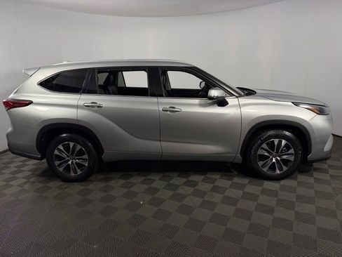 Used 2022 Toyota Highlander XLE image 10