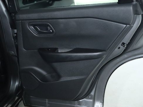 Used 2024 Nissan Rogue S image 32