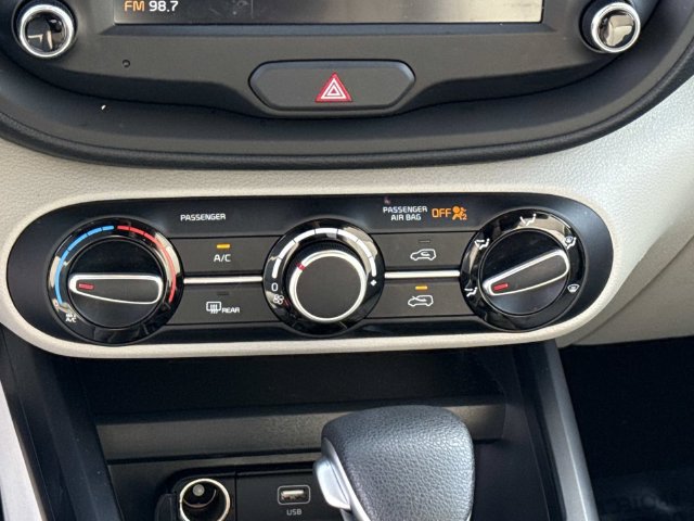 Used 2025 Kia Soul LX w/ LX Technology Package FWD image 21