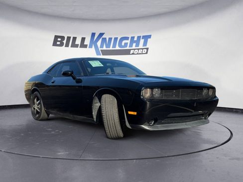 Used 2014 Dodge Challenger SXT image 7