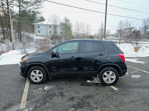Used 2022 Chevrolet Trax LS w/ Tint and Cruise Package image 8