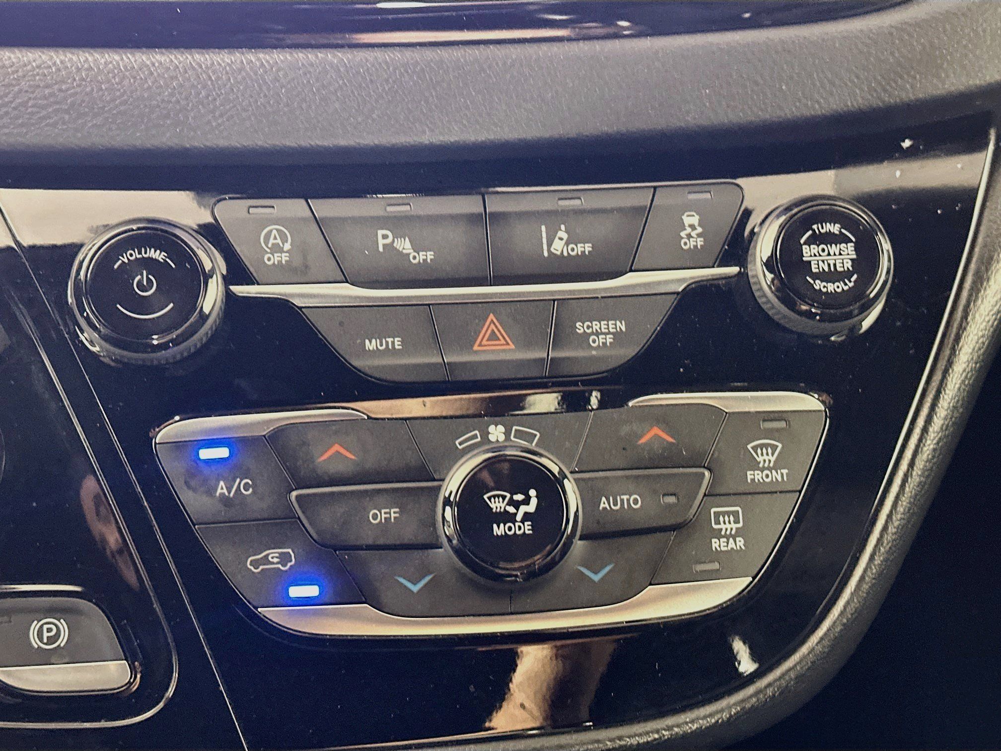 Used 2025 Chrysler Pacifica Select FWD image 23