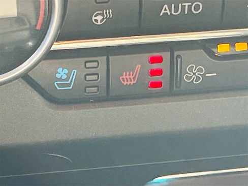 Used 2021 Ford Expedition XLT image 21