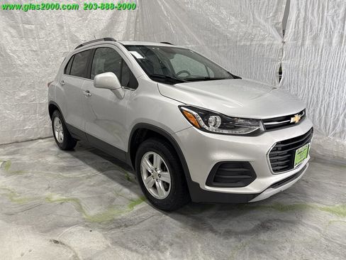 Used 2017 Chevrolet Trax LT w/ Sun & Sound Package image 2