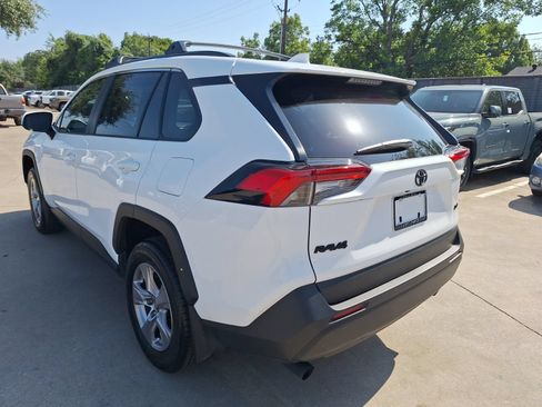 Used 2025 Toyota RAV4 XLE w/ Convenience Package FWD image 4