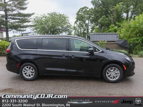 New 2025 Chrysler Voyager LX FWD image 7