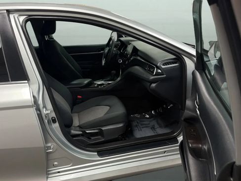 Used 2021 Toyota Camry LE w/ Carpet Mat Package (TMS) FWD image 21
