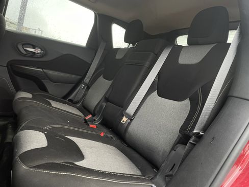 Used 2014 Jeep Cherokee Latitude w/ Comfort/Convenience Group image 14