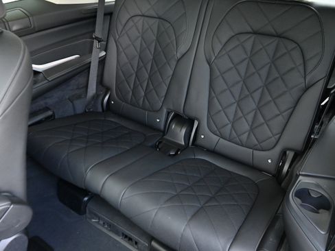 Used 2024 BMW X7 xDrive40i image 13
