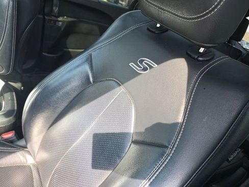 Used 2021 Chrysler Pacifica Touring-L w/ S Appearance Package image 11