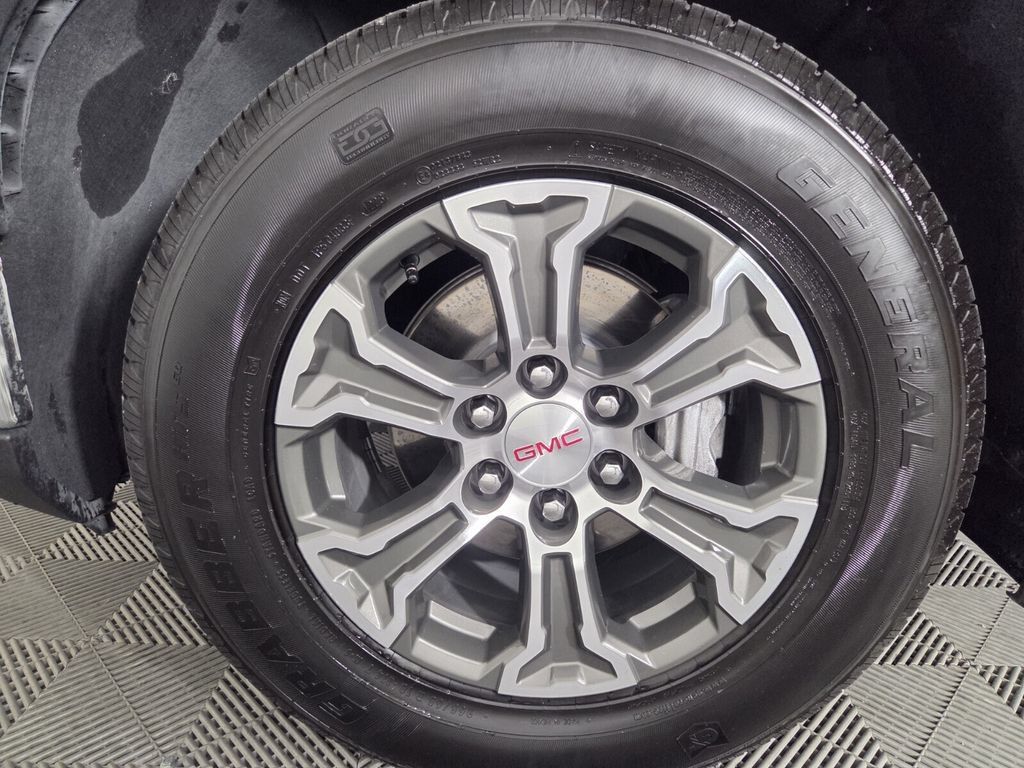 Used 2025 GMC Sierra 1500 SLT RWD image 8
