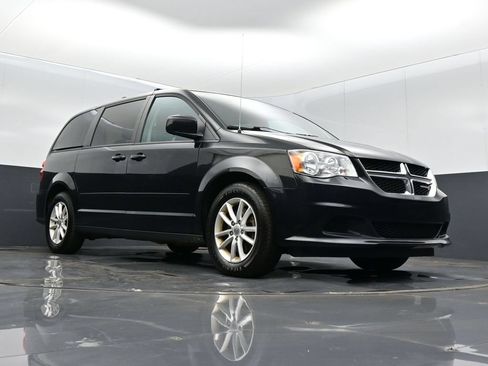 Used 2016 Dodge Grand Caravan SXT FWD image 10