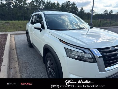 Used 2023 Nissan Pathfinder SV w/ SV Premium Package FWD image 5