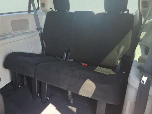 Used 2015 Dodge Grand Caravan SE FWD image 20