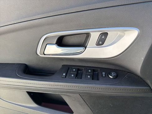 Used 2017 Chevrolet Equinox LT image 23