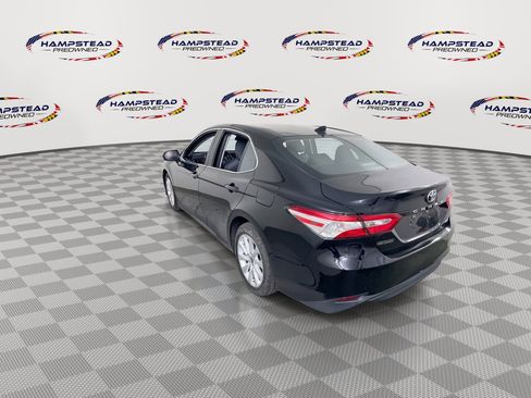 Used 2020 Toyota Camry LE FWD image 6