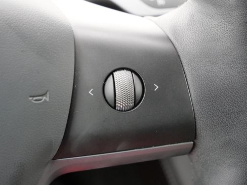 Used 2024 Tesla Model Y Long Range image 32