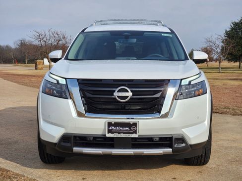 New 2025 Nissan Pathfinder SL image 6