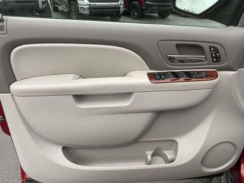 Used 2013 Chevrolet Tahoe LTZ RWD image 14