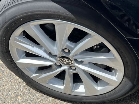 Used 2021 Toyota Camry LE w/ Convenience Package FWD image 15