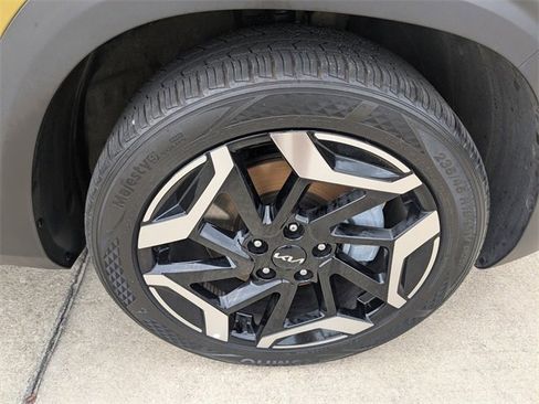 Used 2024 Kia Seltos SX w/ SX Sunroof Package image 11