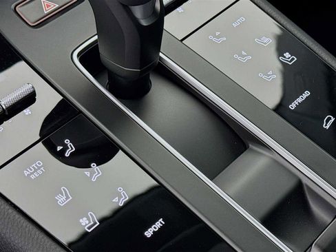 New 2026 Porsche Macan image 22