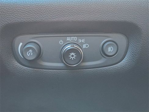 Used 2020 Chevrolet Traverse LT image 23