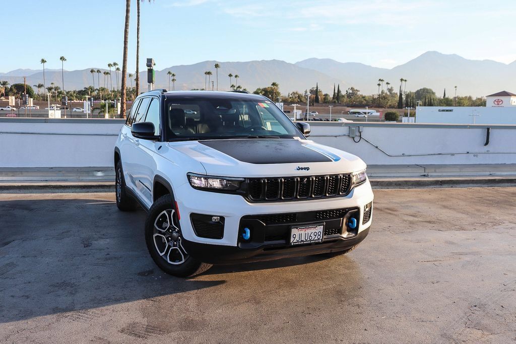 Used 2024 Jeep Grand Cherokee Trailhawk AWD/4WD image 12