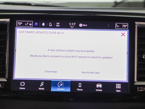 Used 2023 Chrysler Pacifica Touring-L image 19