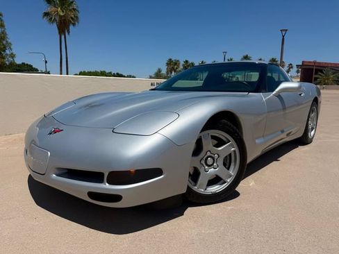 Used 1998 Chevrolet Corvette Coupe w/ Roof Pkg RWD image 9