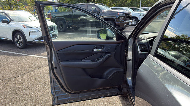 Certified 2023 Nissan Rogue SV w/ SV Premium B Package AWD/4WD image 8