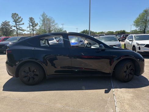 Used 2025 Tesla Model Y Long Range image 4