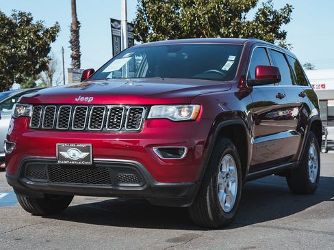 Used 2017 Jeep Grand Cherokee Laredo image 2