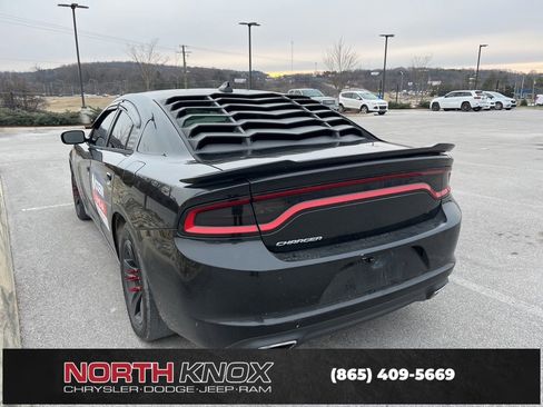 Used 2016 Dodge Charger SXT image 4