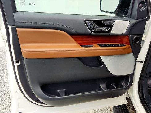Used 2024 Lincoln Navigator Reserve image 11