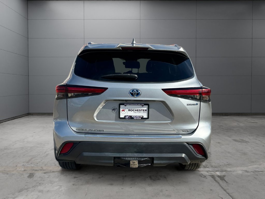 Used 2020 Toyota Highlander XLE AWD/4WD image 4