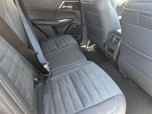 New 2025 Mitsubishi Outlander SE image 9