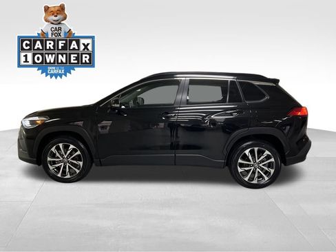 Certified 2022 Toyota Corolla Cross XLE image 2