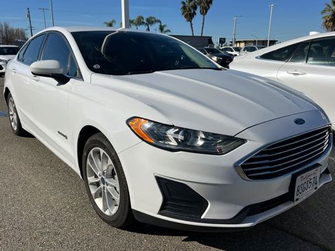 Used 2019 Ford Fusion SE image 3