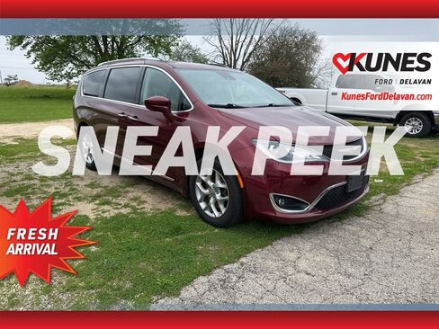 Used 2019 Chrysler Pacifica Touring-L FWD image 1