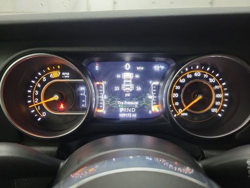 Used 2020 Jeep Wrangler Unlimited Sahara image 17