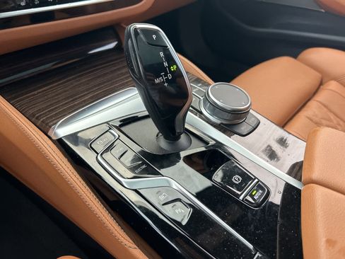 Used 2023 BMW 530e w/ M Sport Package image 35