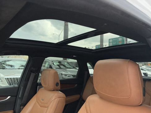 Used 2024 Cadillac XT5 Premium Luxury FWD image 8