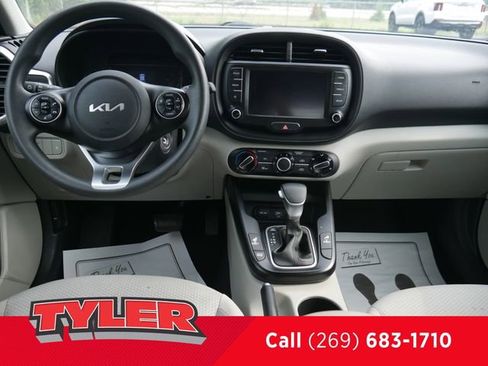 Used 2022 Kia Soul LX image 40