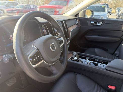 Used 2023 Volvo XC60 B5 Plus FWD image 10