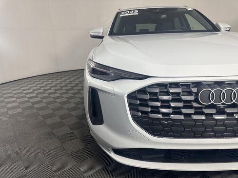 Certified 2025 Audi Q5 Premium Plus w/ Premium Plus image 3