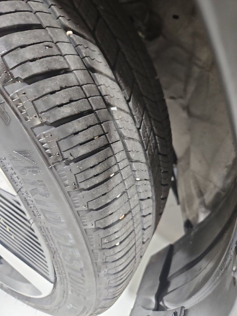 Certified 2025 Nissan Kicks SR FWD image 28