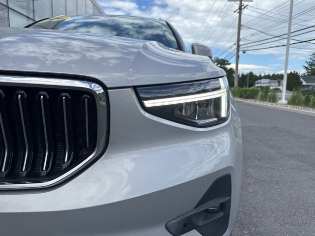 Certified 2025 Volvo XC40 B5 Plus AWD/4WD image 7