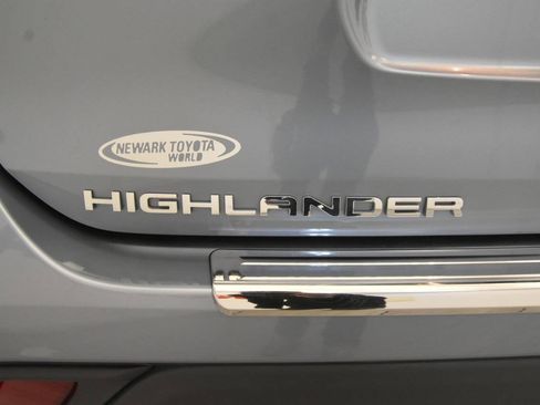 Used 2024 Toyota Highlander XLE image 48