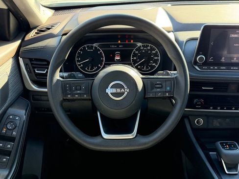 Used 2023 Nissan Rogue SV image 17